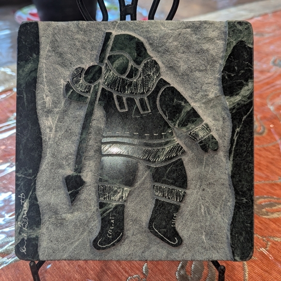 David Bernett Signed Carved Green Marble Sculpture "Inuit Hunter"  7" X 7" COA - Picture 1 of 11